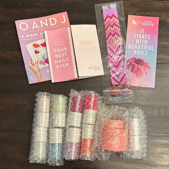 Olive & June - Colleen Hoover Nail Kit with Polish and Accessories - NIB - Picture 5 of 6